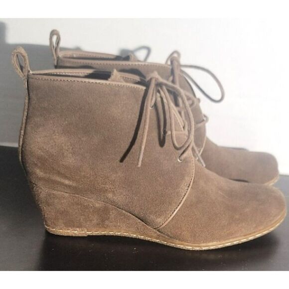 NWOT - Franco Sarto Suede Wedges - Size 6 - Picture 3 of 14